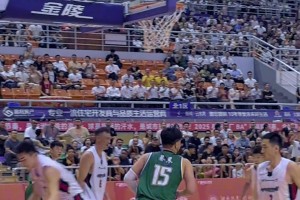 ??前CBA球員蔡晨推土式隔扣，徹底引爆株洲廠BA賽場！